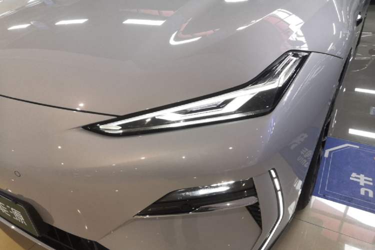 Used Geely Galaxy E8 2025 700 km Long-Range Intelligent Driving Version Left Front Headlight