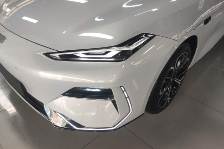 Used Geely Galaxy E8 2025 700 km Long-Range Intelligent Driving Version Left Front Headlight