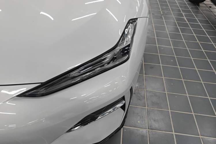 Used Geely Galaxy E8 2025 700 km Long-Range Intelligent Driving Version Left Front Headlight