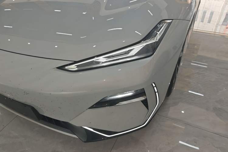 Used Geely Galaxy E8 2025 700 km Long-Range Intelligent Driving Version Left Front Headlight