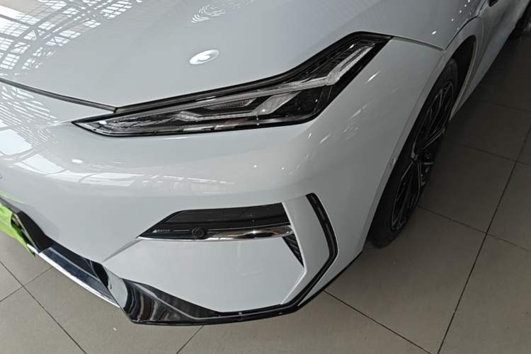 Used Geely Galaxy E8 2025 700 km Long-Range Intelligent Driving Version Left Front Headlight