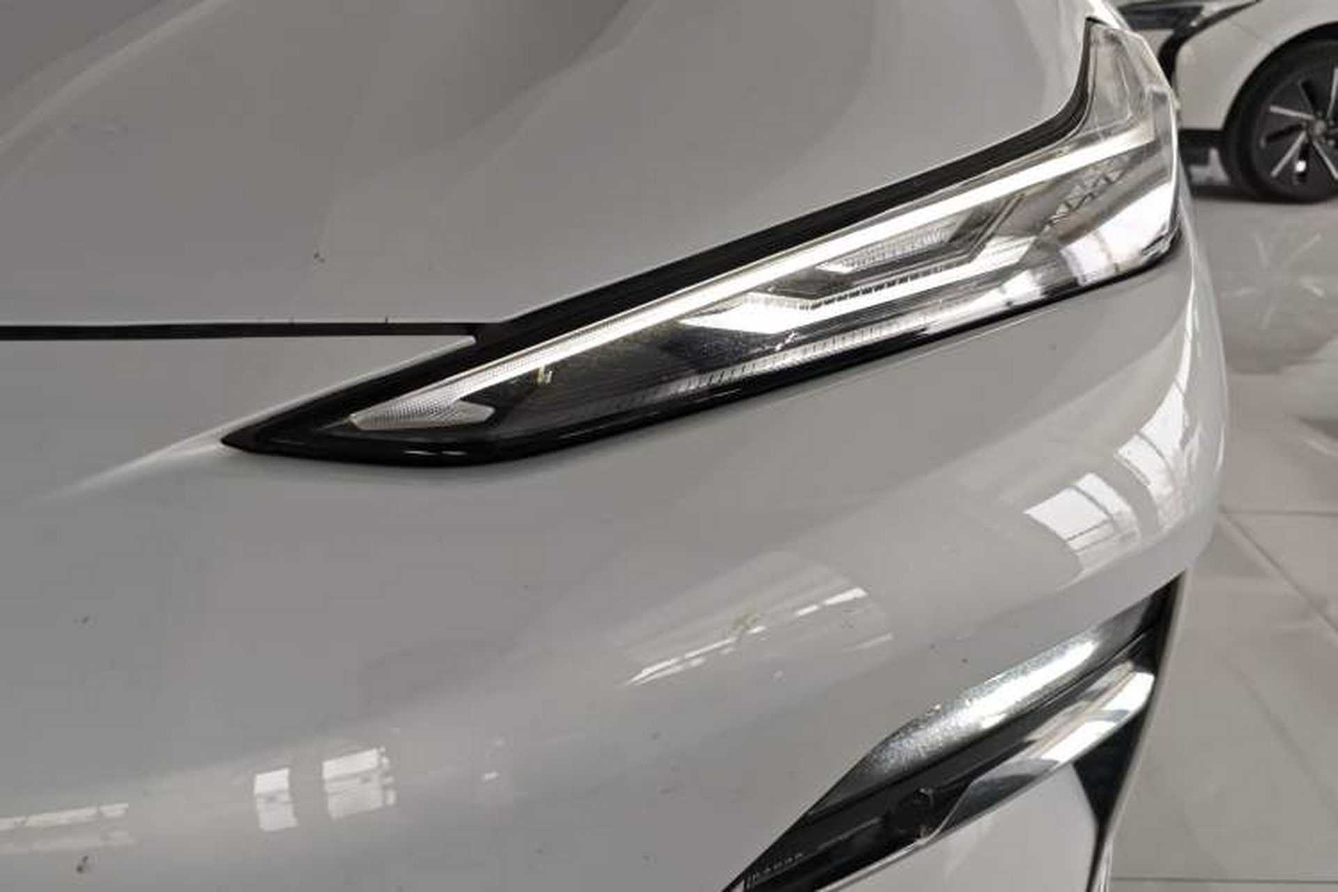 Used Geely Galaxy E8 2025 700 km Long-Range Intelligent Driving Version Left Front Headlight