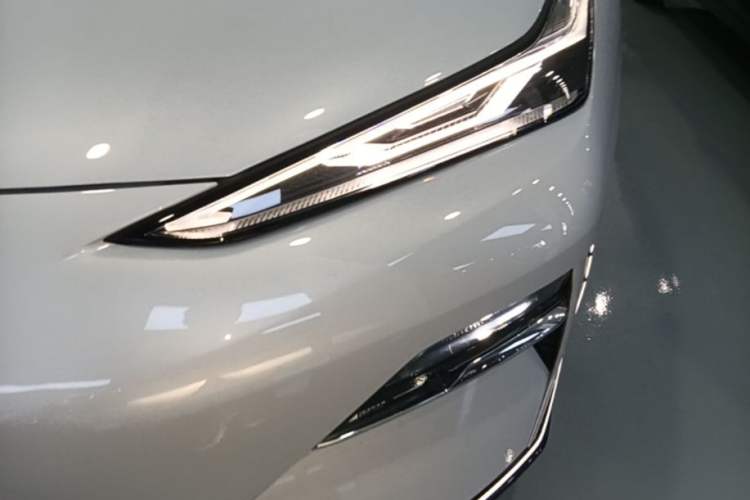 Used Geely Galaxy E8 2025 700 km Long-Range Intelligent Driving Version Left Front Headlight