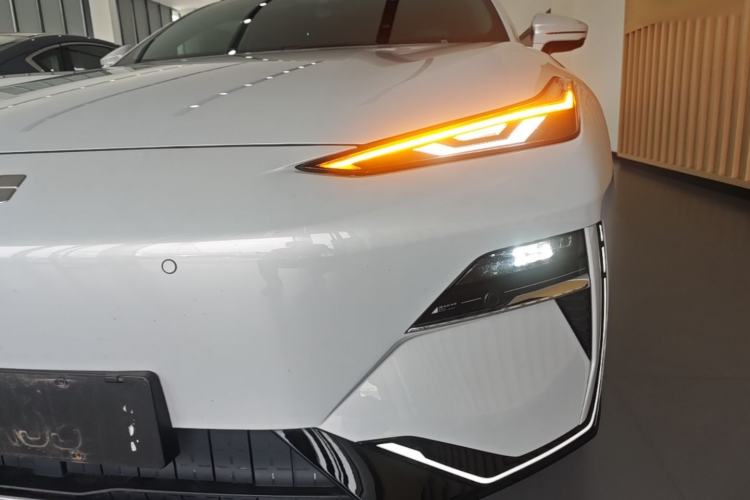 Used Geely Galaxy E8 2025 700 km Long-Range Intelligent Driving Version Left Front Headlight