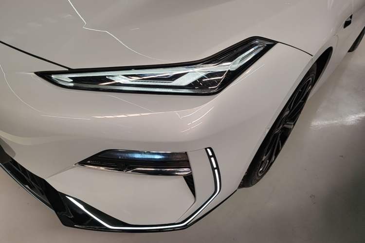 Used Geely Galaxy E8 2025 700 km Long-Range Intelligent Driving Version Left Front Headlight