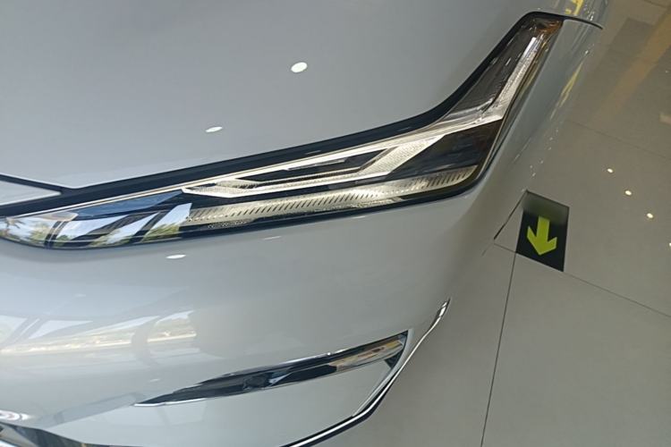 Used Geely Galaxy E8 2025 700 km Long-Range Intelligent Driving Version Left Front Headlight