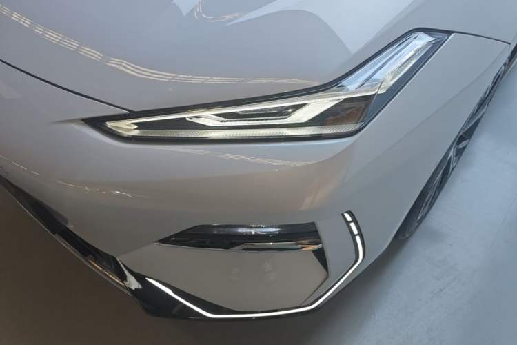 Used Geely Galaxy E8 2025 700 km Long-Range Intelligent Driving Version Left Front Headlight
