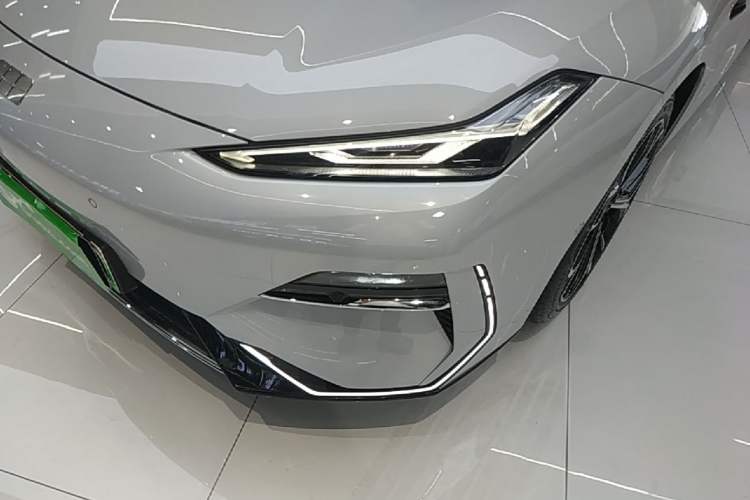 Used Geely Galaxy E8 2025 700 km Long-Range Intelligent Driving Version Left Front Headlight