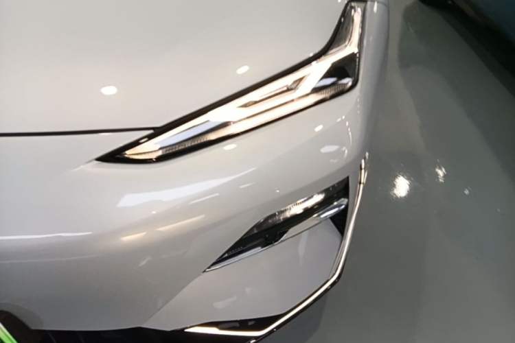 Used Geely Galaxy E8 2025 700 km Long-Range Intelligent Driving Version Left Front Headlight