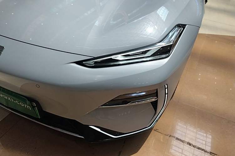 Used Geely Galaxy E8 2025 700 km Long-Range Intelligent Driving Version Left Front Headlight