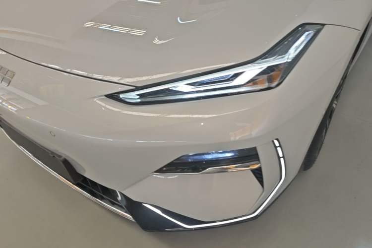 Used Geely Galaxy E8 2025 700 km Long-Range Intelligent Driving Version Left Front Headlight