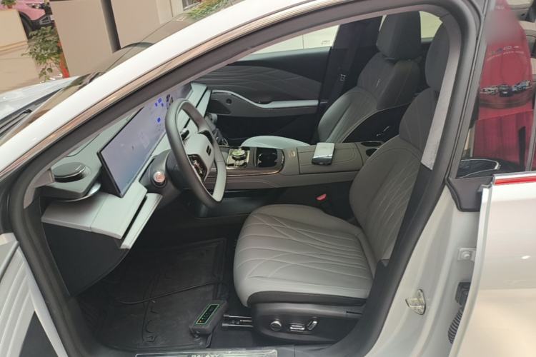 Used Geely Galaxy E8 2025 700 km Long-Range Intelligent Driving Version Left Front Seat