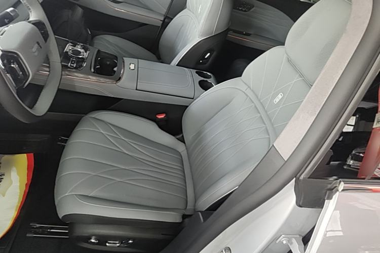 Used Geely Galaxy E8 2025 700 km Long-Range Intelligent Driving Version Left Front Seat