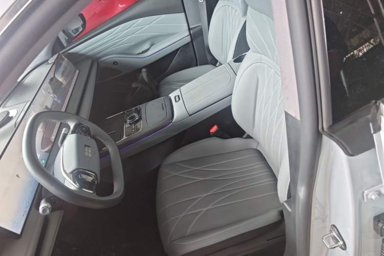 Used Geely Galaxy E8 2025 700 km Long-Range Intelligent Driving Version Left Front Seat
