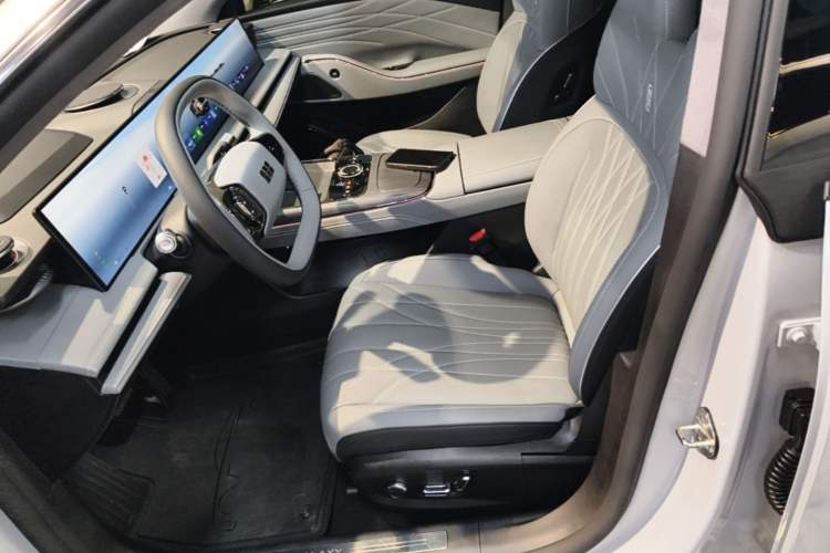 Used Geely Galaxy E8 2025 700 km Long-Range Intelligent Driving Version Left Front Seat