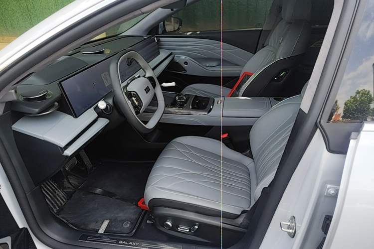 Used Geely Galaxy E8 2025 700 km Long-Range Intelligent Driving Version Left Front Seat
