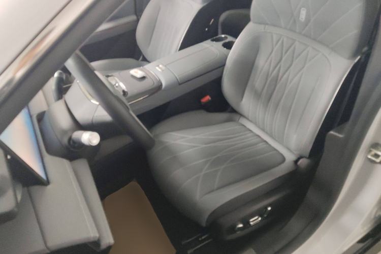Used Geely Galaxy E8 2025 700 km Long-Range Intelligent Driving Version Left Front Seat