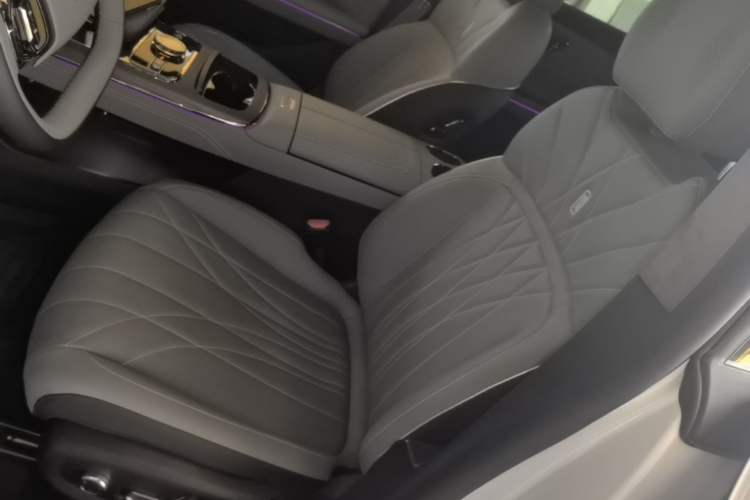Used Geely Galaxy E8 2025 700 km Long-Range Intelligent Driving Version Left Front Seat