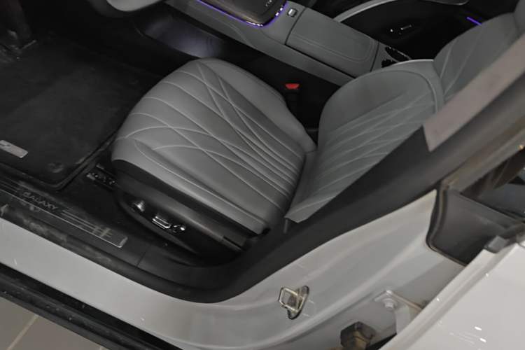Used Geely Galaxy E8 2025 700 km Long-Range Intelligent Driving Version Left Front Seat