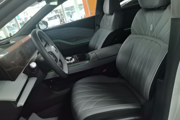 Used Geely Galaxy E8 2025 700 km Long-Range Intelligent Driving Version Left Front Seat
