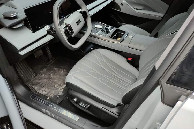 Used Geely Galaxy E8 2025 700 km Long-Range Intelligent Driving Version Left Front Seat