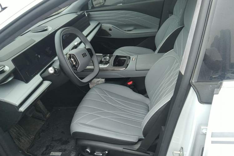 Used Geely Galaxy E8 2025 700 km Long-Range Intelligent Driving Version Left Front Seat