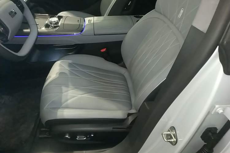 Used Geely Galaxy E8 2025 700 km Long-Range Intelligent Driving Version Left Front Seat