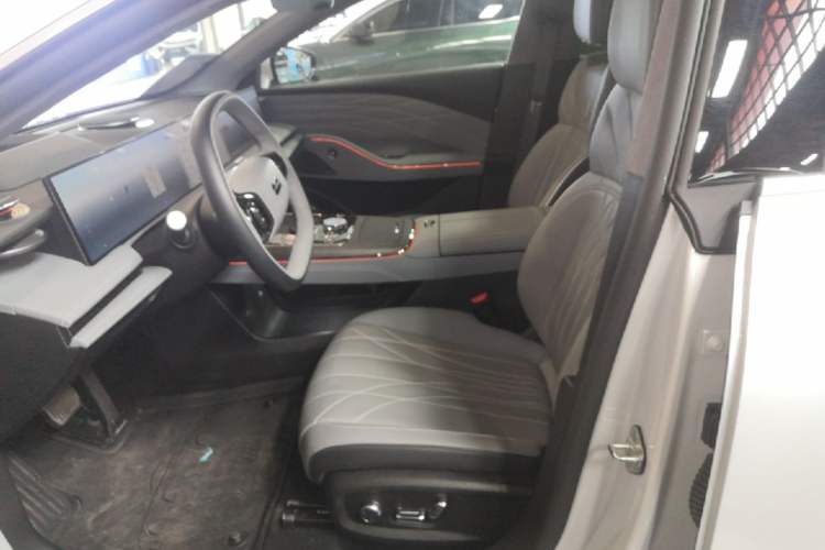 Used Geely Galaxy E8 2025 700 km Long-Range Intelligent Driving Version Left Front Seat