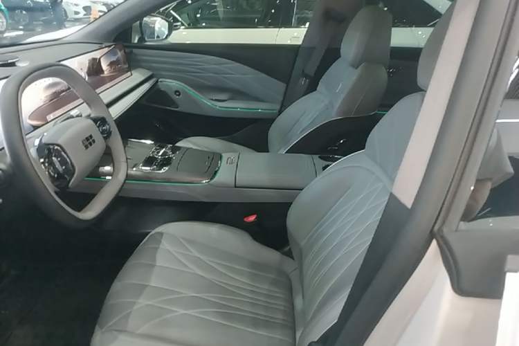 Used Geely Galaxy E8 2025 700 km Long-Range Intelligent Driving Version Left Front Seat