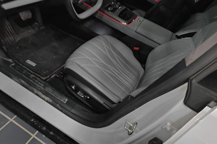 Used Geely Galaxy E8 2025 700 km Long-Range Intelligent Driving Version Left Front Seat