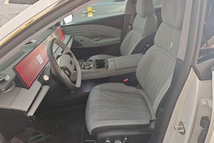 Used Geely Galaxy E8 2025 700 km Long-Range Intelligent Driving Version Left Front Seat