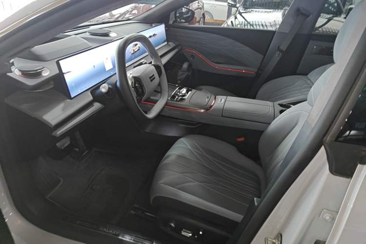 Used Geely Galaxy E8 2025 700 km Long-Range Intelligent Driving Version Left Front Seat