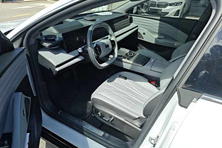 Used Geely Galaxy E8 2025 700 km Long-Range Intelligent Driving Version Left Front Seat