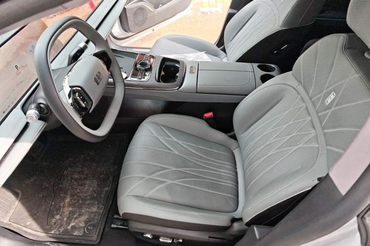 Used Geely Galaxy E8 2025 700 km Long-Range Intelligent Driving Version Left Front Seat