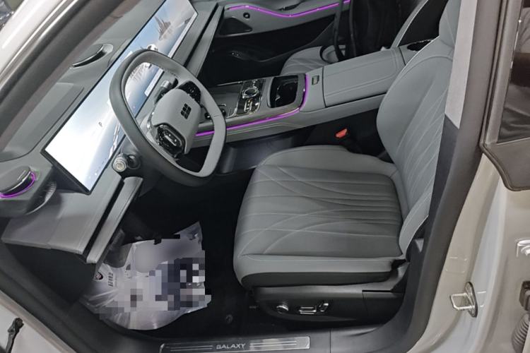 Used Geely Galaxy E8 2025 700 km Long-Range Intelligent Driving Version Left Front Seat