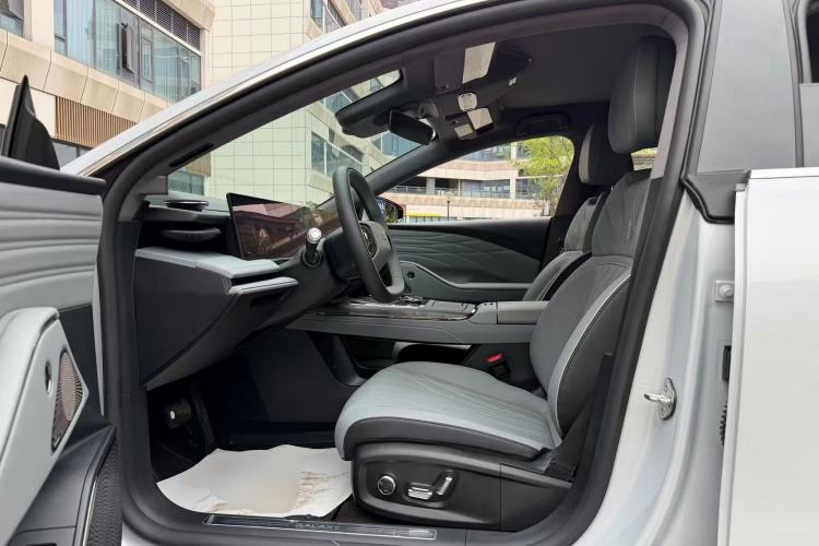 Used Geely Galaxy E8 2025 700 km Long-Range Intelligent Driving Version Left Front Seat