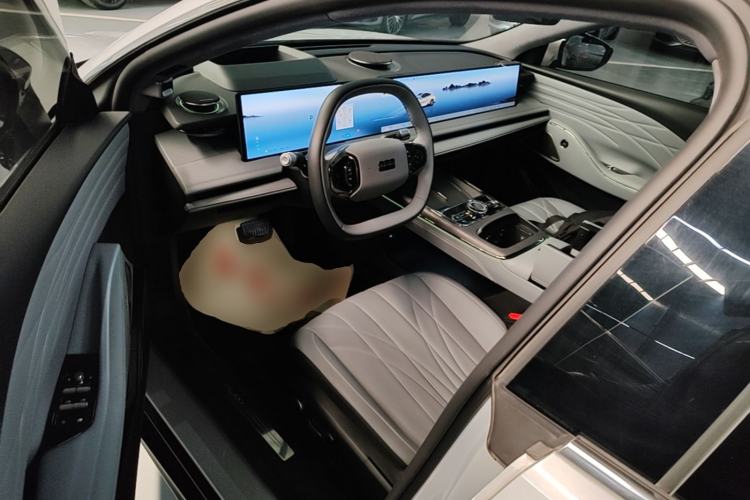 Used Geely Galaxy E8 2025 700 km Long-Range Intelligent Driving Version Left Front Seat