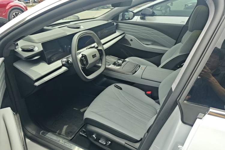 Used Geely Galaxy E8 2025 700 km Long-Range Intelligent Driving Version Left Front Seat