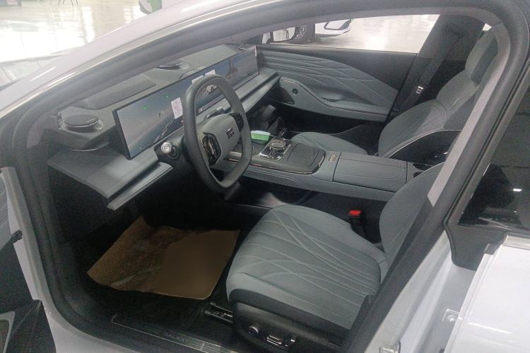 Used Geely Galaxy E8 2025 700 km Long-Range Intelligent Driving Version Left Front Seat