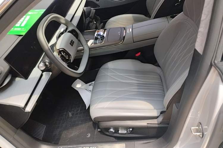 Used Geely Galaxy E8 2025 700 km Long-Range Intelligent Driving Version Left Front Seat