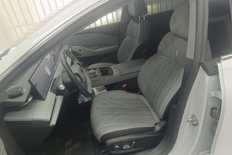 Used Geely Galaxy E8 2025 Model—610km Exploration+ Version Left Front Seat
