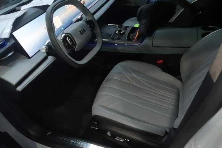 Used Geely Galaxy E8 2025 700 km Long-Range Intelligent Driving Version Left Front Seat