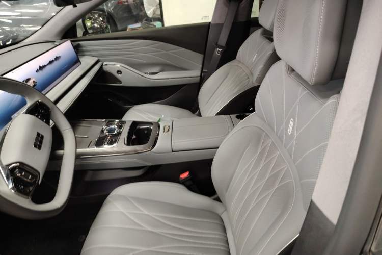 Used Geely Galaxy E8 2025 700 km Long-Range Intelligent Driving Version Left Front Seat