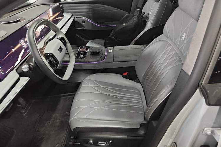Used Geely Galaxy E8 2025 700 km Long-Range Intelligent Driving Version Left Front Seat