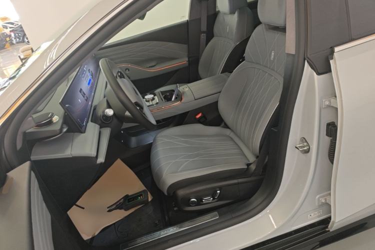 Used Geely Galaxy E8 2025 700 km Long-Range Intelligent Driving Version Left Front Seat
