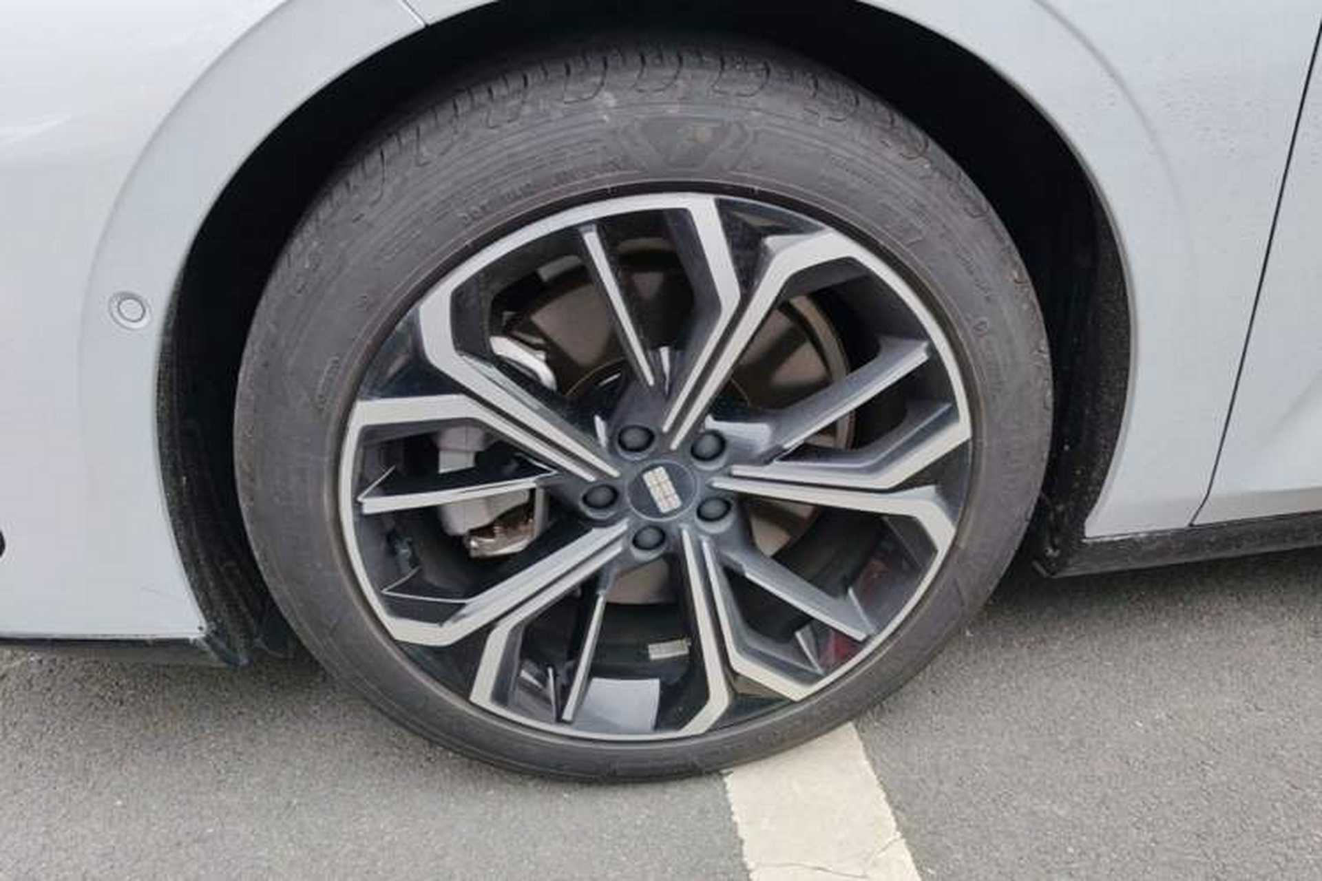 Used Geely Galaxy E8 2025 700 km Long-Range Intelligent Driving Version Left Front Wheel Hub