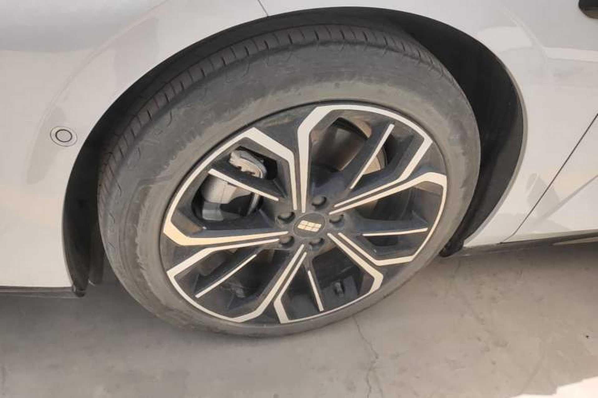 Used Geely Galaxy E8 2025 700 km Long-Range Intelligent Driving Version Left Front Wheel Hub