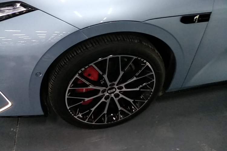 Used Geely Galaxy E8 2025 620 km All-Wheel Drive Starship LiDAR-Enabled Intelligent Driving Version Left Front Wheel Hub
