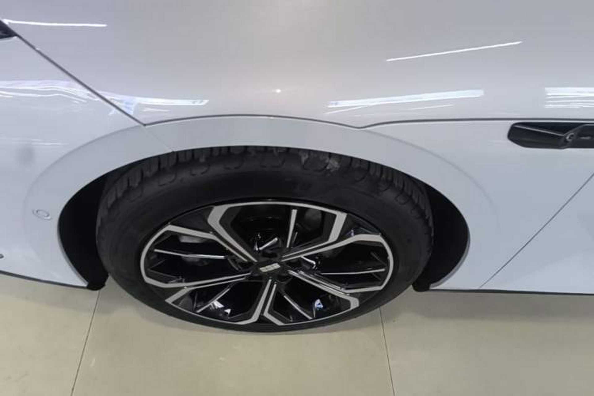 Used Geely Galaxy E8 2025 700 km Long-Range Intelligent Driving Version Left Front Wheel Hub
