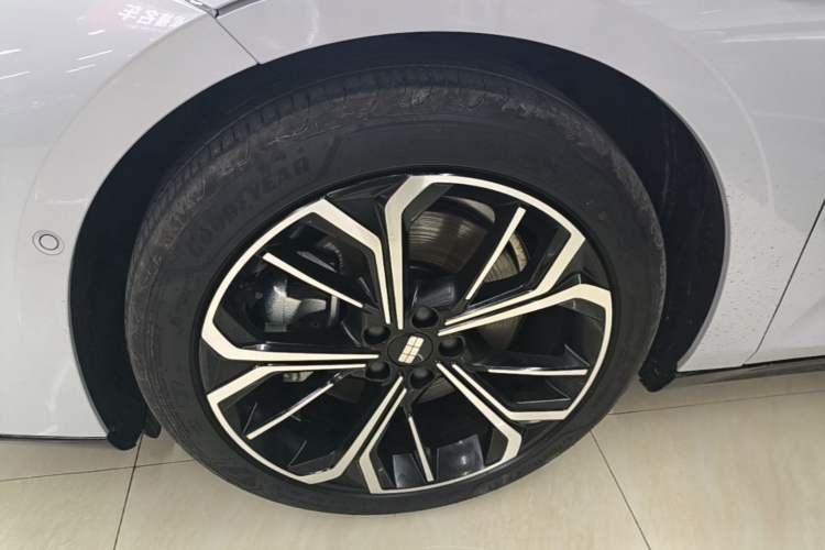 Used Geely Galaxy E8 2025 700 km Long-Range Intelligent Driving Version Left Front Wheel Hub